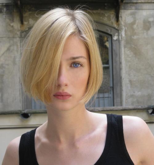 Каре 2022 на тонкие волосы. Идеи стрижек для тонких волосы в 2022 году