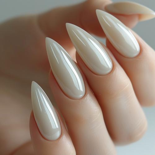 Маникюр шеллак лето 2024: новые тренды и стили 07