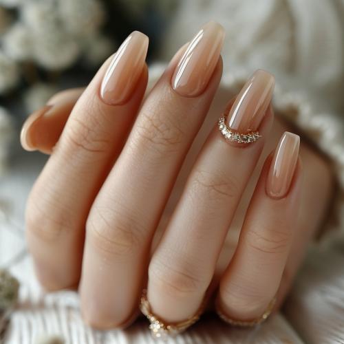 Маникюр шеллак лето 2024: новые тренды и стили 01