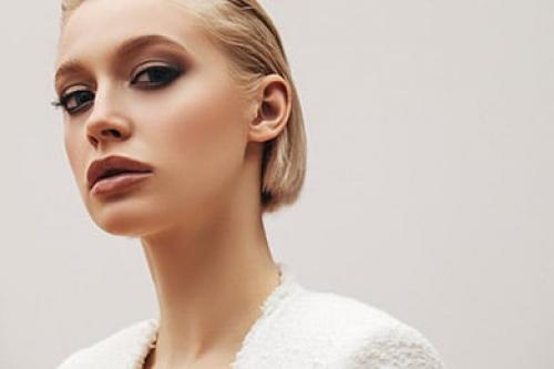 Стильные укладки на каре. Легкие повседневные прически на каре