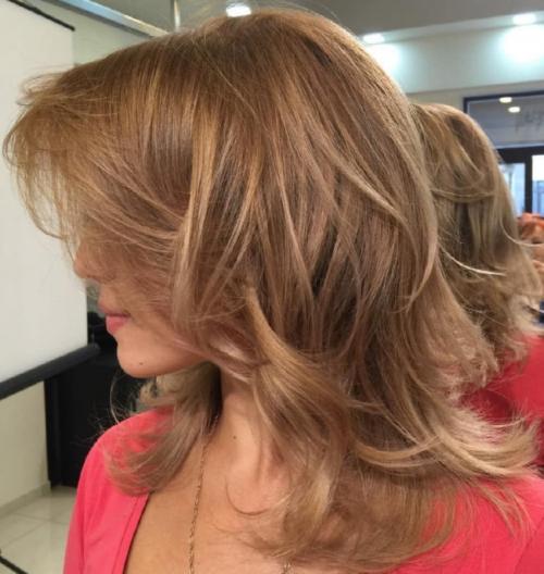 Короткая стрижка на кудрявые волосы для женщины средних лет. 15 стрижек для дам старше 40 лет на волнистые волосы и вьющиеся волосы