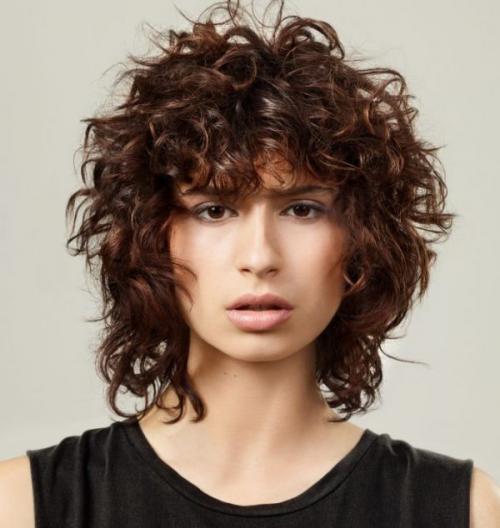 Короткие кудрявые волосы женские. Короткие стрижки на вьющиеся волосы