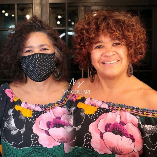 Короткая стрижка на кудрявые волосы для женщины средних лет. 15 стрижек для дам старше 40 лет на волнистые волосы и вьющиеся волосы