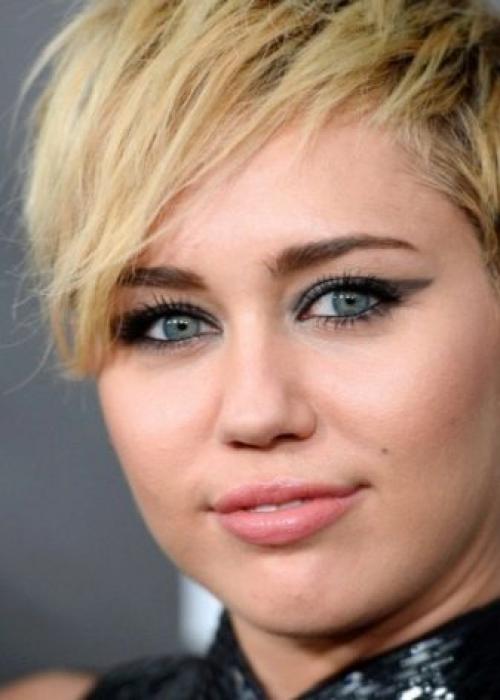 Короткие стрижки для кудрявых волос. Как подобрать короткую стрижку и прическу для кудрявых волос 23