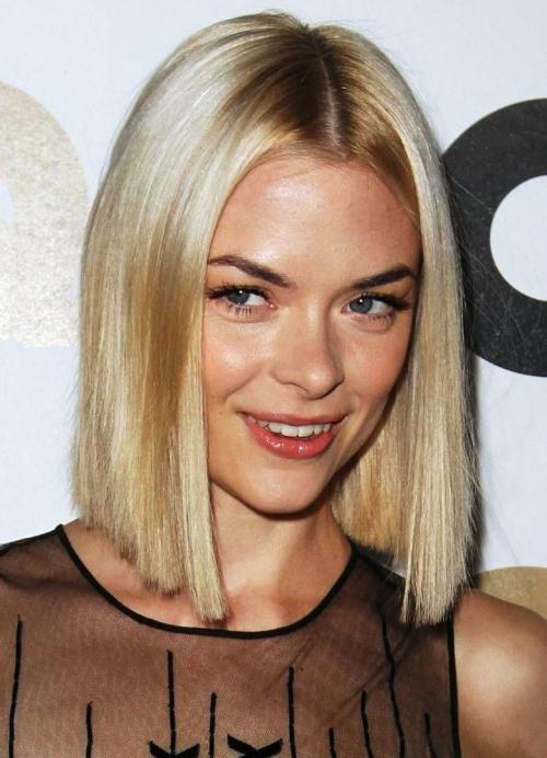 Вечерняя прическа на каре с челкой. Прически для стрижки каре: вечерние и на каждый день — 20 красивых и модных вариантов с фото