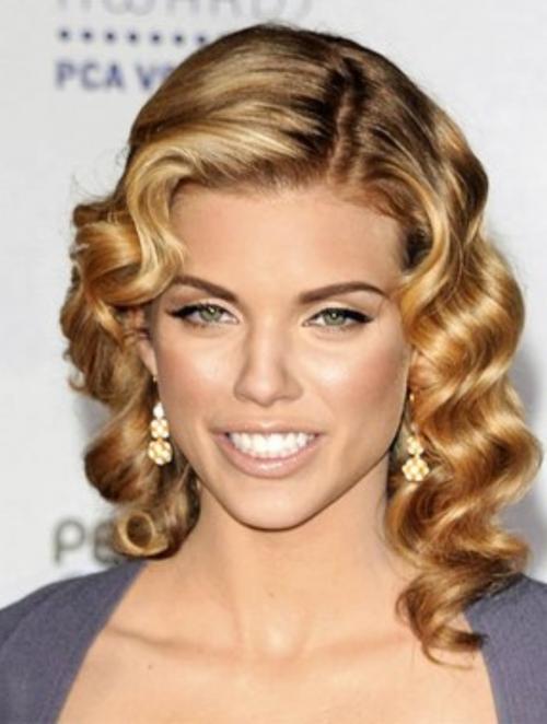 Вечерняя прическа на каре с челкой. Прически для стрижки каре: вечерние и на каждый день — 20 красивых и модных вариантов с фото