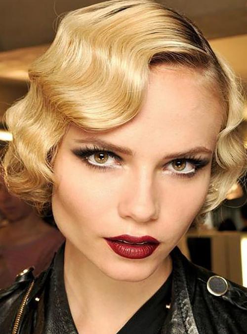 Вечерняя прическа на каре с челкой. Прически для стрижки каре: вечерние и на каждый день — 20 красивых и модных вариантов с фото