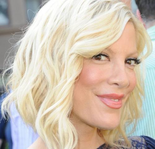 Красивые прически на каре. Прически на каре: красивые идеи, виды, актуальные образы и особенности укладки (115 фото и видео)