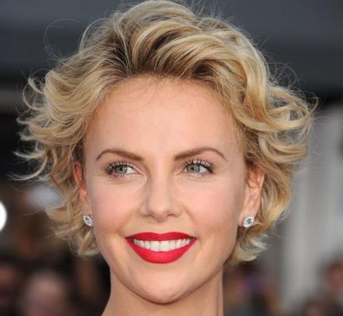 Как сделать локоны на каре. Локоны на каре: как сделать? 17 Как сделать локоны на каре. Локоны на каре: как сделать? 17