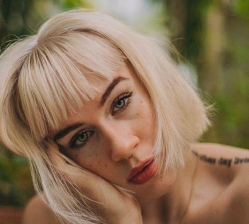 Объемное каре с челкой. Особенности женской стрижки каре с челкой