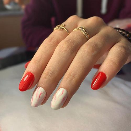 Красивый красный маникюр на короткие ногти. Модный красный маникюр на короткие ногти 2022: лучшие фото-новинки