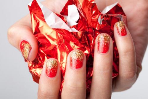 Красный маникюр с золотом. Какие бывают виды маникюра?