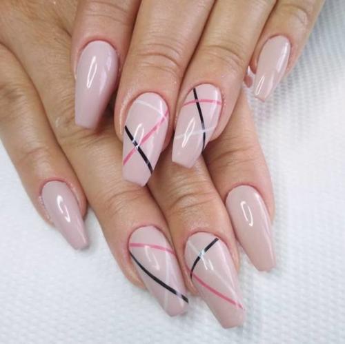 Маникюр на овальную и круглую форму ногтей. Как выбрать лак, учитывая форму ногтей?