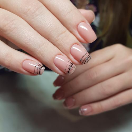 Что такое актуальный френч на ногтях. Идеи французского маникюра на короткие ногти