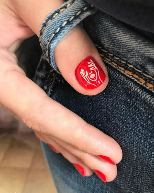 Красный матовый маникюр на короткие ногти. Модный красный маникюр на короткие ногти 2022: лучшие фото-новинки