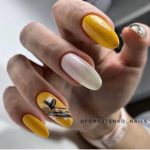 Черные ногти со стразами сердце. Маникюр с сердечками: лучшие идеи, фото-новинки