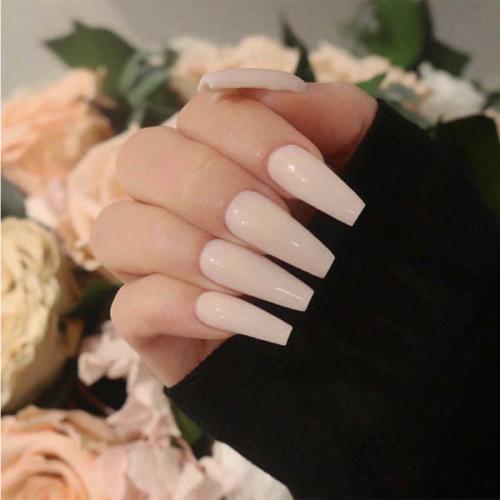 Красный матовый маникюр балерина. Форма ногтей балерина – идеи дизайна, новинки, тренды