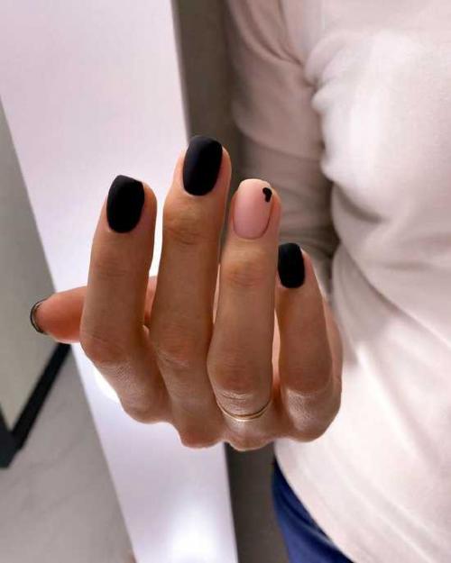 Черные ногти со стразами сердце. Маникюр с сердечками: лучшие идеи, фото-новинки