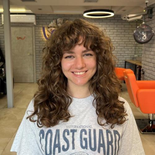 Стрижки и укладки на вьющиеся волосы. Как выбрать правильную стрижку для кудрявых волос