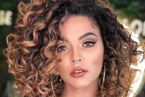 Узнайте, как правильно подбирать стрижку и укладку для вьющихся волос 14