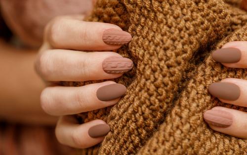 Маникюр шеллаком на короткие ногти: самые актуальные тренды 2022 года 10