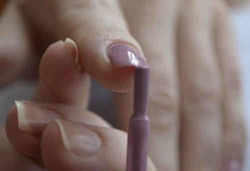 Что делать если отслаивается гель-лак на ногтях. Ошибки в технологии маникюра