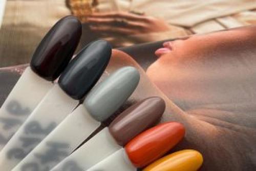 Профессиональный подход к наращиванию ногтей с использованием базы для гель-лака 08