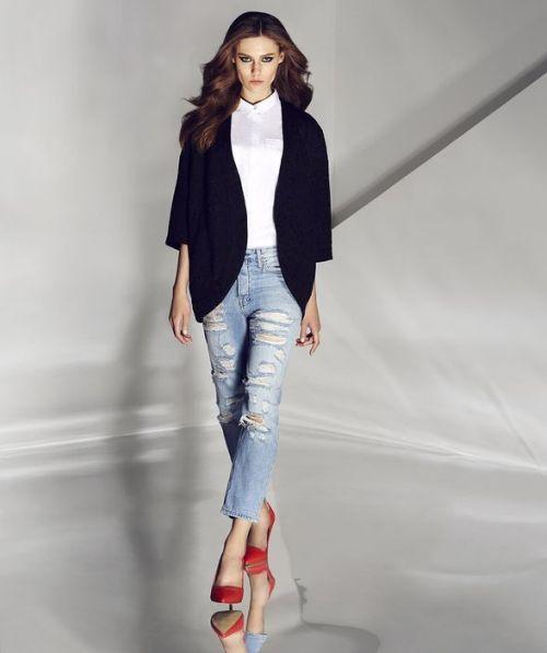 Как правильно сочетать рваные джинсы с стеганой косухой