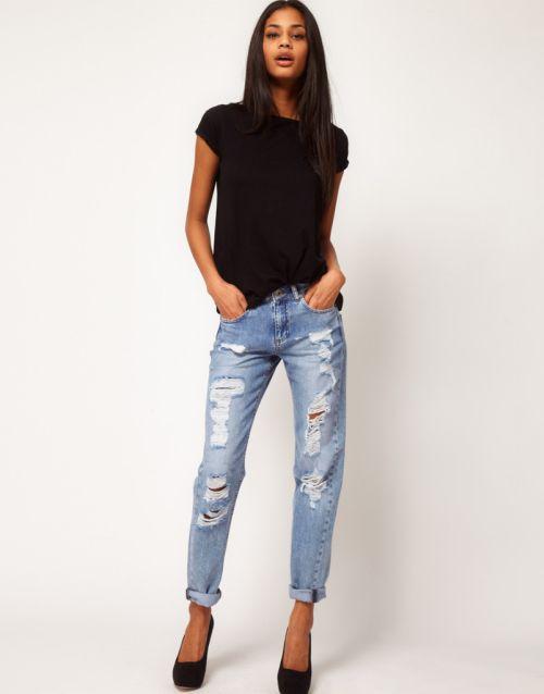 Как правильно сочетать рваные джинсы с стеганой косухой