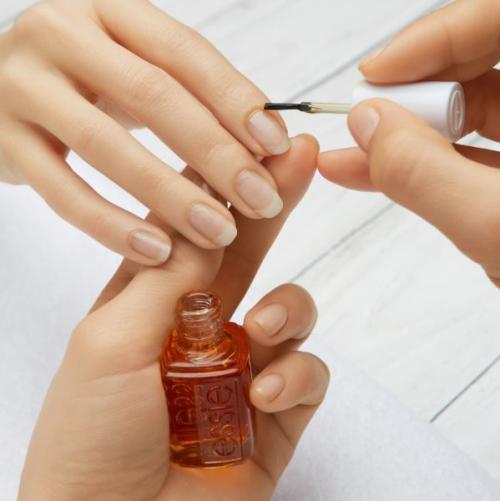 Как снять шеллак дома. Как правильно снимать гель-лак: советы