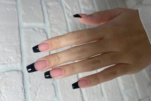 Как можно сделать нежный маникюр с черным дизайном дома. Черный френч для разных форм и длины ногтей