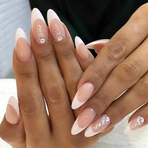 Какие способы покраски ногтей можно использовать для выполнения французского маникюра на овальных ногтях. Френч на овальные круглые ногти