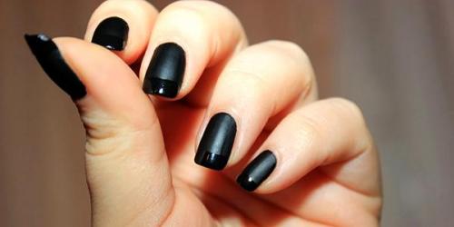 Особенности и варианты оформления матового черного маникюра.  Особенности матового маникюра 11