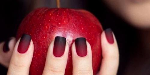 Особенности и варианты оформления матового черного маникюра.  Особенности матового маникюра 13