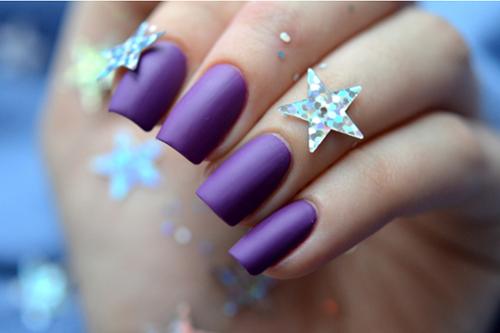 Маникюр с глянцевым и матовым лаками. Как получить матовое покрытие: способы и маленькие секреты 03 Маникюр с глянцевым и матовым лаками. Как получить матовое покрытие: способы и маленькие секреты 03