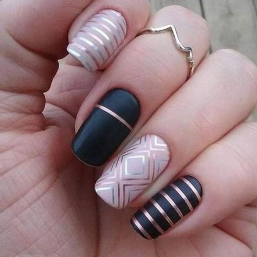 Можно ли сделать розовый маникюр с черной полосой самостоятельно. Маникюр с полосами: новые идеи