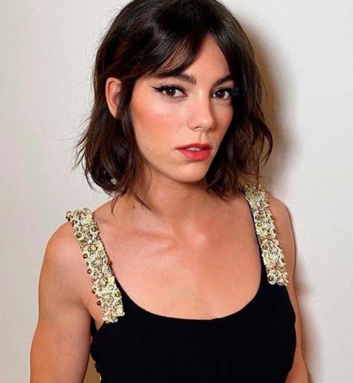 Какие стили и особенности коротких стрижек могут выделиться на вьющихся волосах. 18 модных стрижек, которые лучше всего подходят для коротких волнистых волос