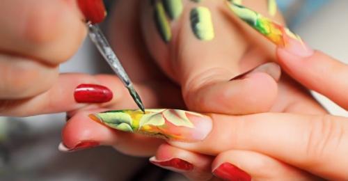 Ногти с иероглифами. Что это такое