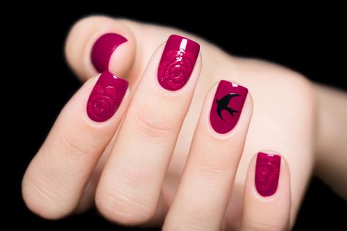 Как выбрать подходящий дизайн маникюра черный с розовым. Оттенки розового лака, гармонирующие с черным
