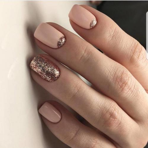 Бежевый маникюр: тренды и источники вдохновения 2022-2023 25 Бежевый маникюр: тренды и источники вдохновения 2022-2023 25