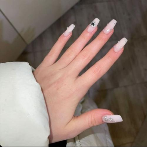 Как убрать маникюр на квадратных ногтях розовым с черным. Фотоидеи маникюра для квадратных ногтей с учетом их длины