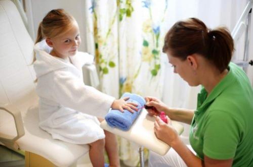 Со скольки лет делают гель-лак. Во сколько лет можно наращивать ногти и делать шеллак 05 Со скольки лет делают гель-лак. Во сколько лет можно наращивать ногти и делать шеллак 05