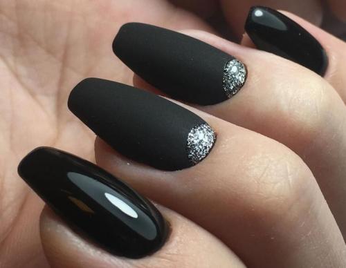 Черный матовый лак для ногтей. Разнообразие черного матового маникюра с фото