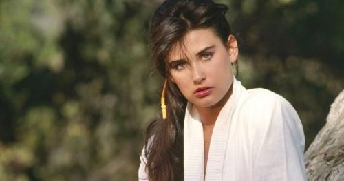 Что рассказала Деми Мур о своем детстве. «Звёздные мемуары»: самая высокооплачиваемая звезда Голливуда 90-х рассказала о своем детстве