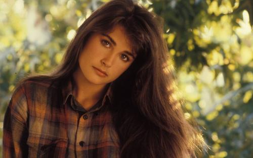 Что рассказала Деми Мур о своем детстве. «Звёздные мемуары»: самая высокооплачиваемая звезда Голливуда 90-х рассказала о своем детстве