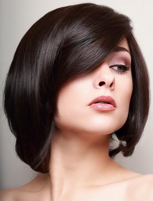 Стильные стрижки для вьющихся волос средней длины 01 Стильные стрижки для вьющихся волос средней длины 01