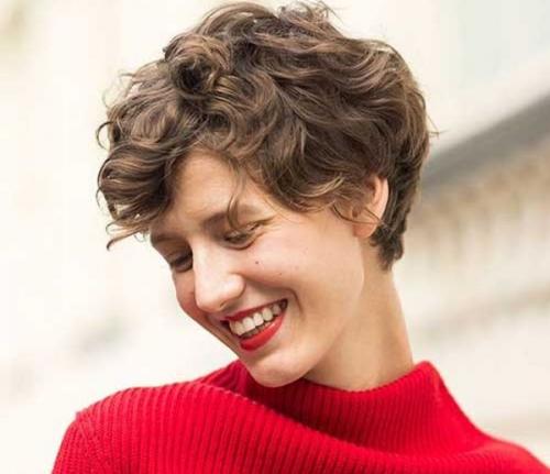 Как стилизовать короткую стрижку на вьющиеся волосы