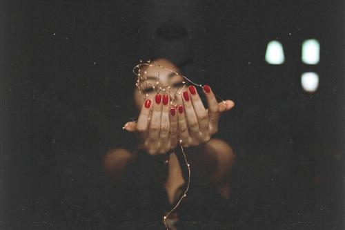 Как влияет на ногти использование химических красок и лаков. Опасности при нанесении гель-лака