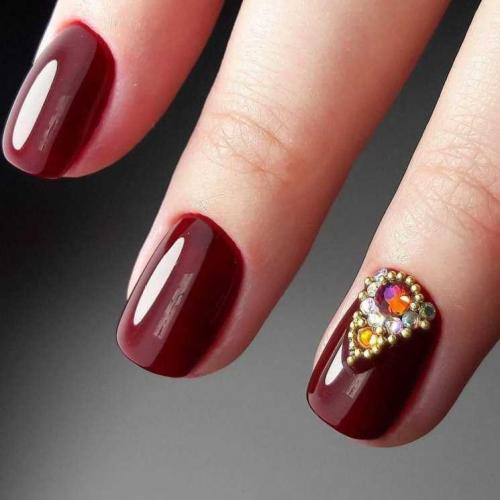Новогодний бордовый маникюр. Из тренда в тренд