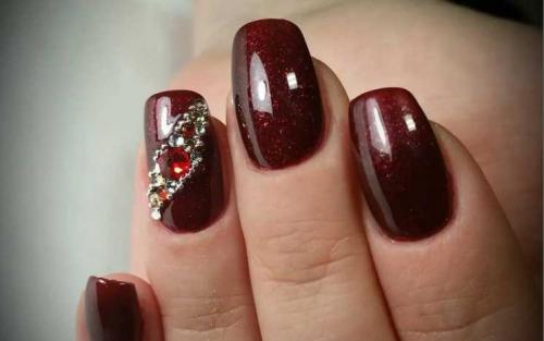Новогодний бордовый маникюр. Из тренда в тренд
